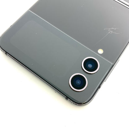 【最速発送】SAMSUNG Galaxy Z Flip4 128GB グラファイト docomo SC-54C 白ロム【難有】