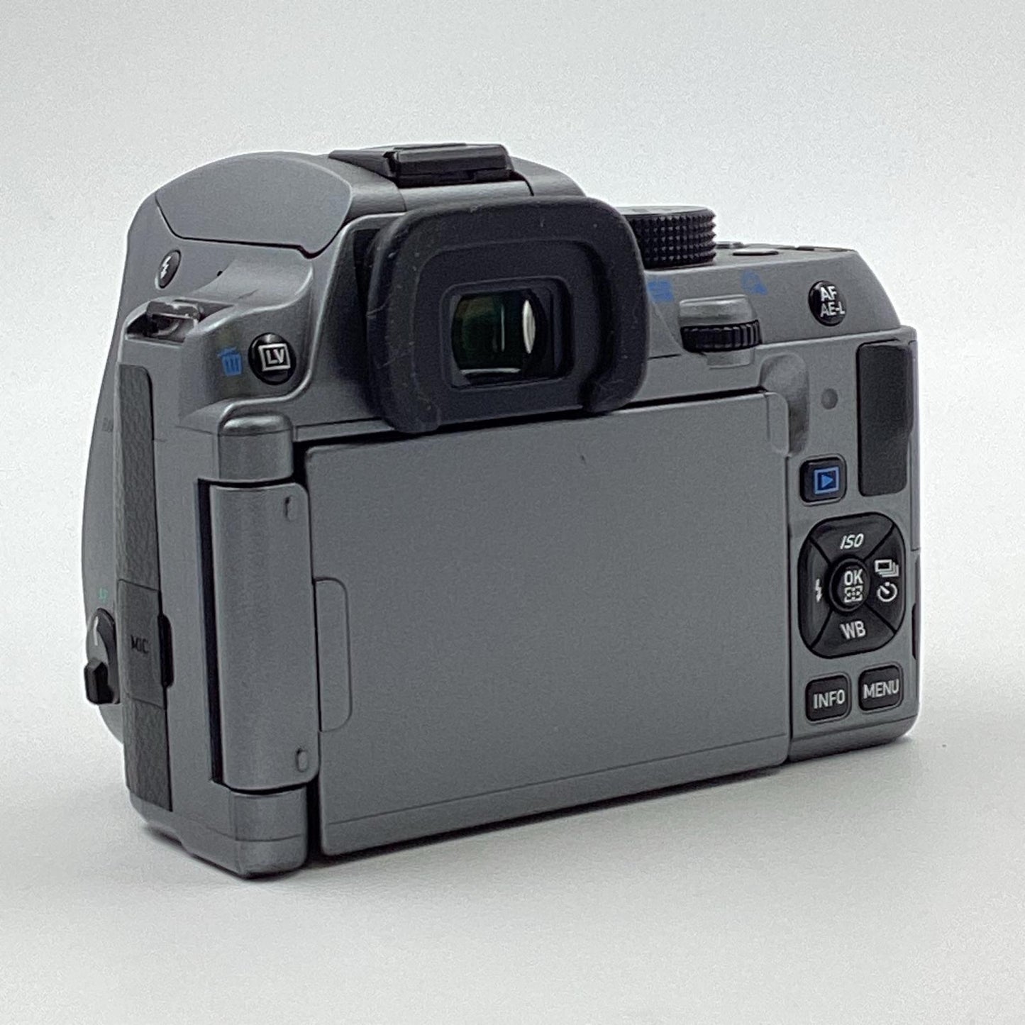 【全額返金保証】【最速発送】PENTAX デジタル一眼 K-70 ボディ シルバー 美品 動作確認済