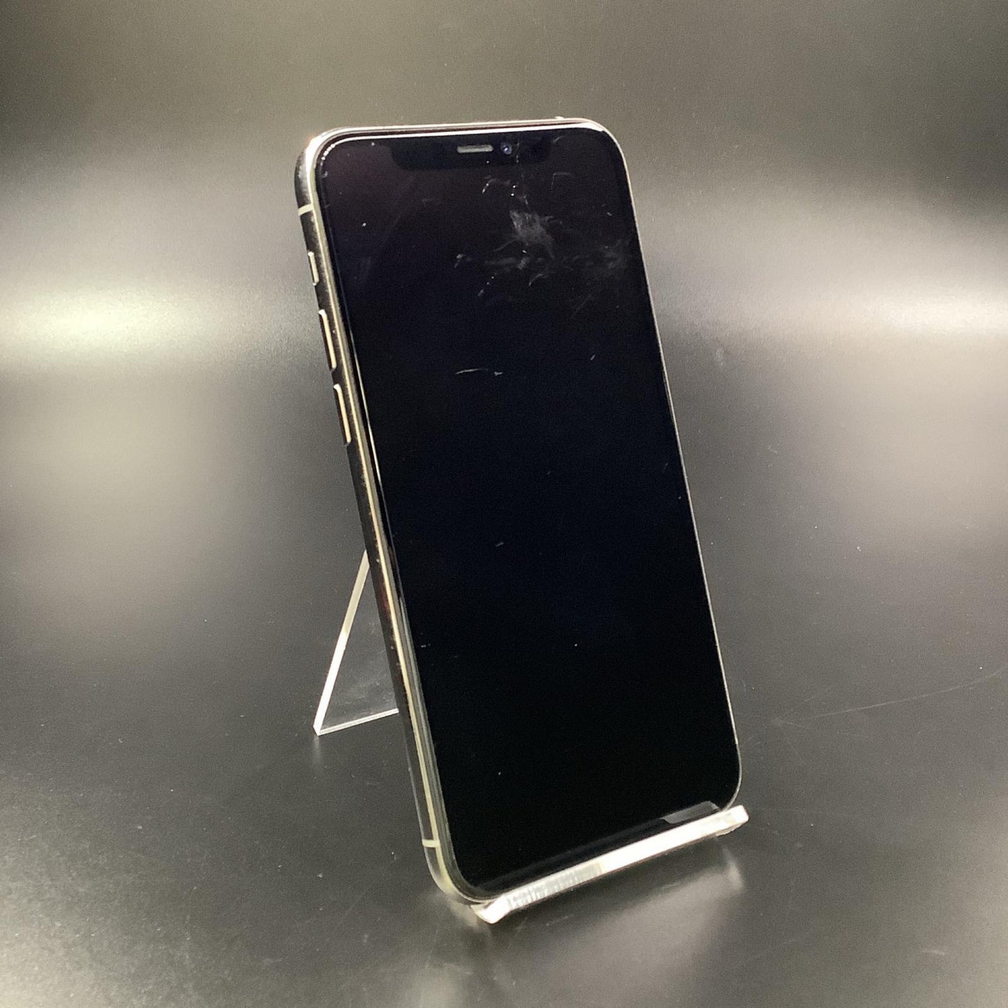 【全額返金保証】【最速発送】Apple iPhone iPhone 11 Pro 64GB シルバー Softbank 白ロム 動作確認済 74%