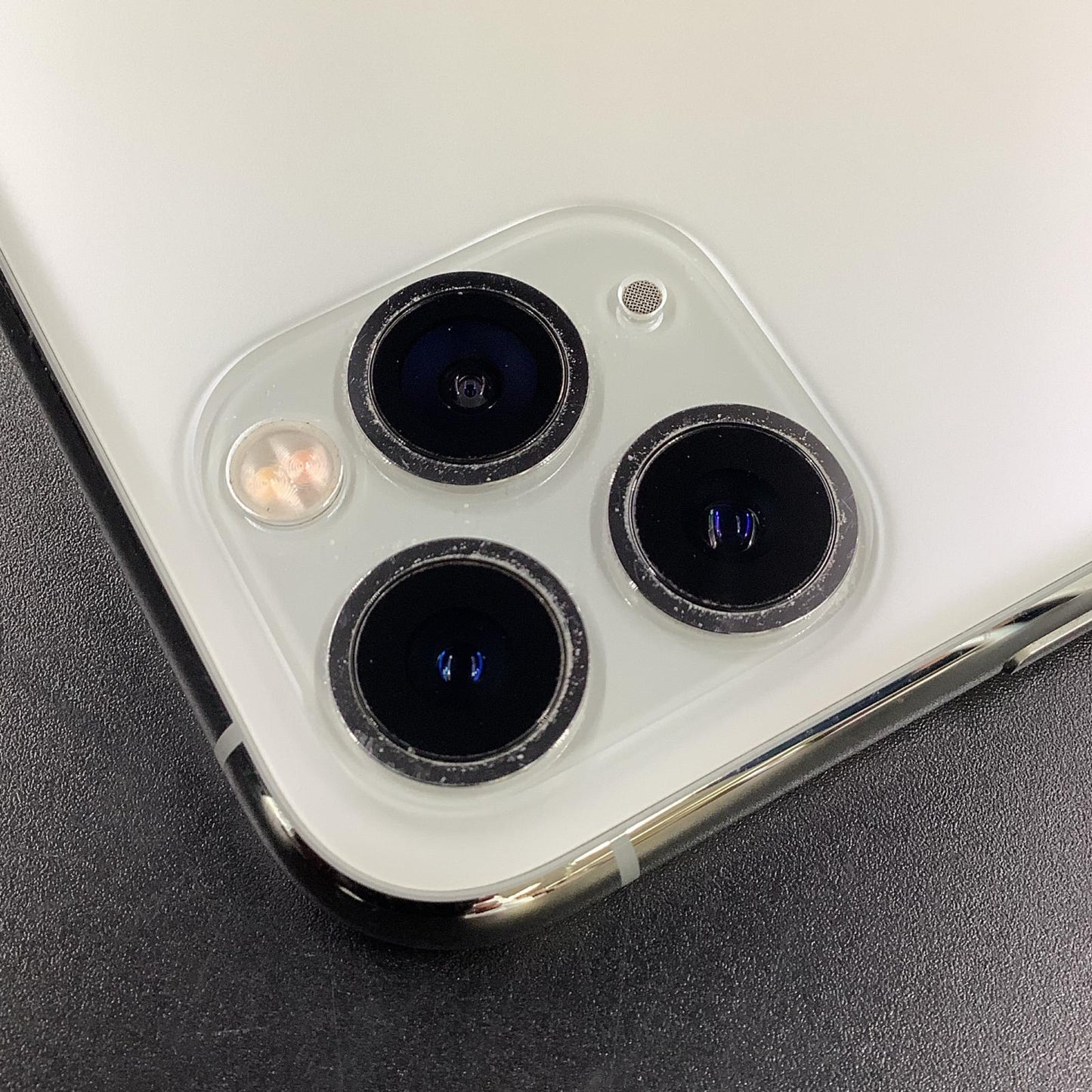 【全額返金保証】【最速発送】Apple iPhone iPhone 11 Pro 64GB シルバー Softbank 白ロム 動作確認済 74%