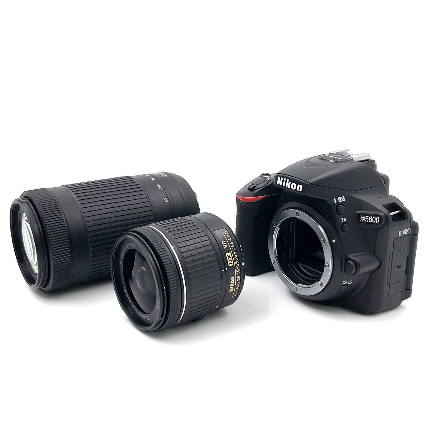 【全額返金保証】【最速発送】Nikon デジタル一眼 D5600 ダブルズームキット ブラック 美品 動作確認済