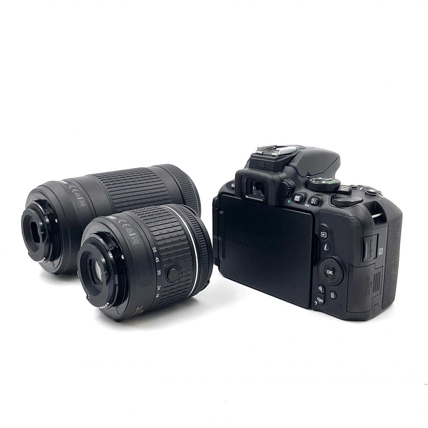 【全額返金保証】【最速発送】Nikon デジタル一眼 D5600 ダブルズームキット ブラック 美品 動作確認済