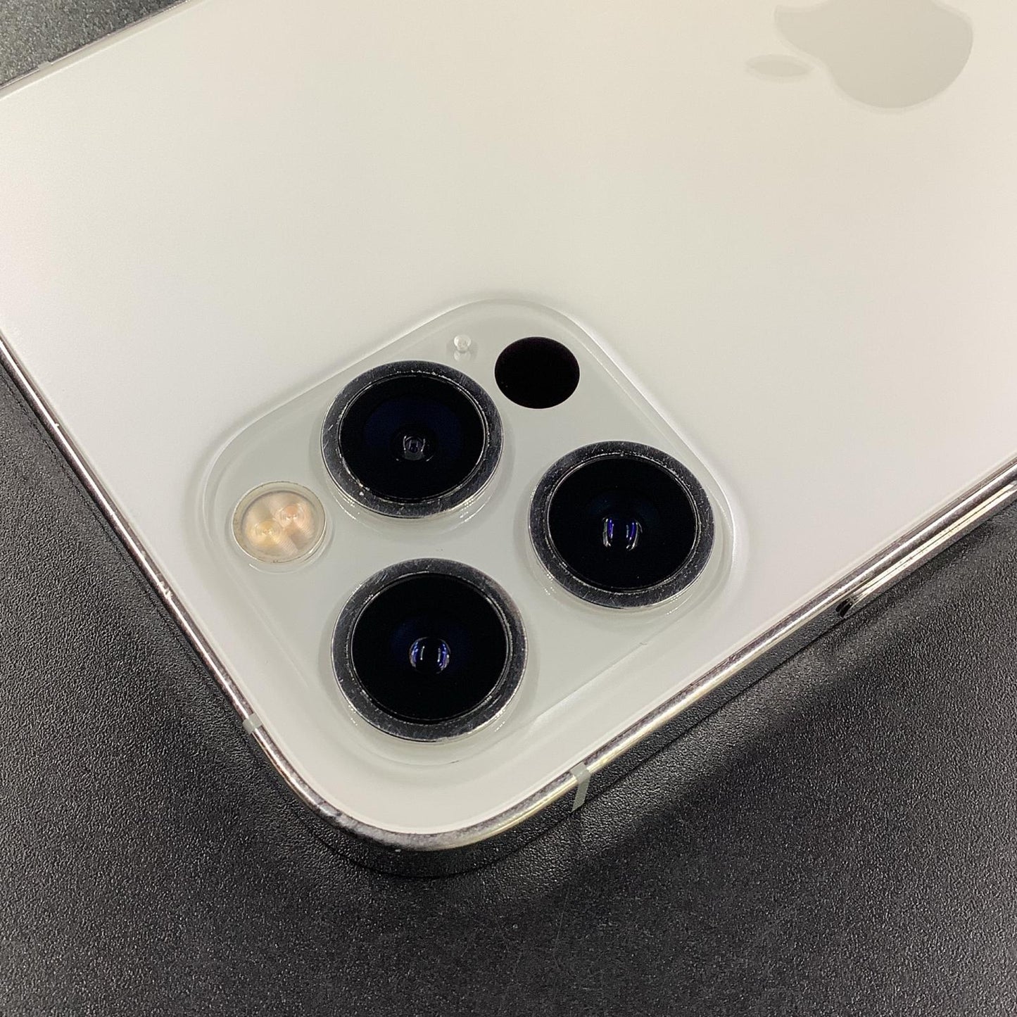 【全額返金保証】【最速発送】Apple iPhone iPhone 12 Pro 512GB シルバー au 白ロム 動作確認済 84%
