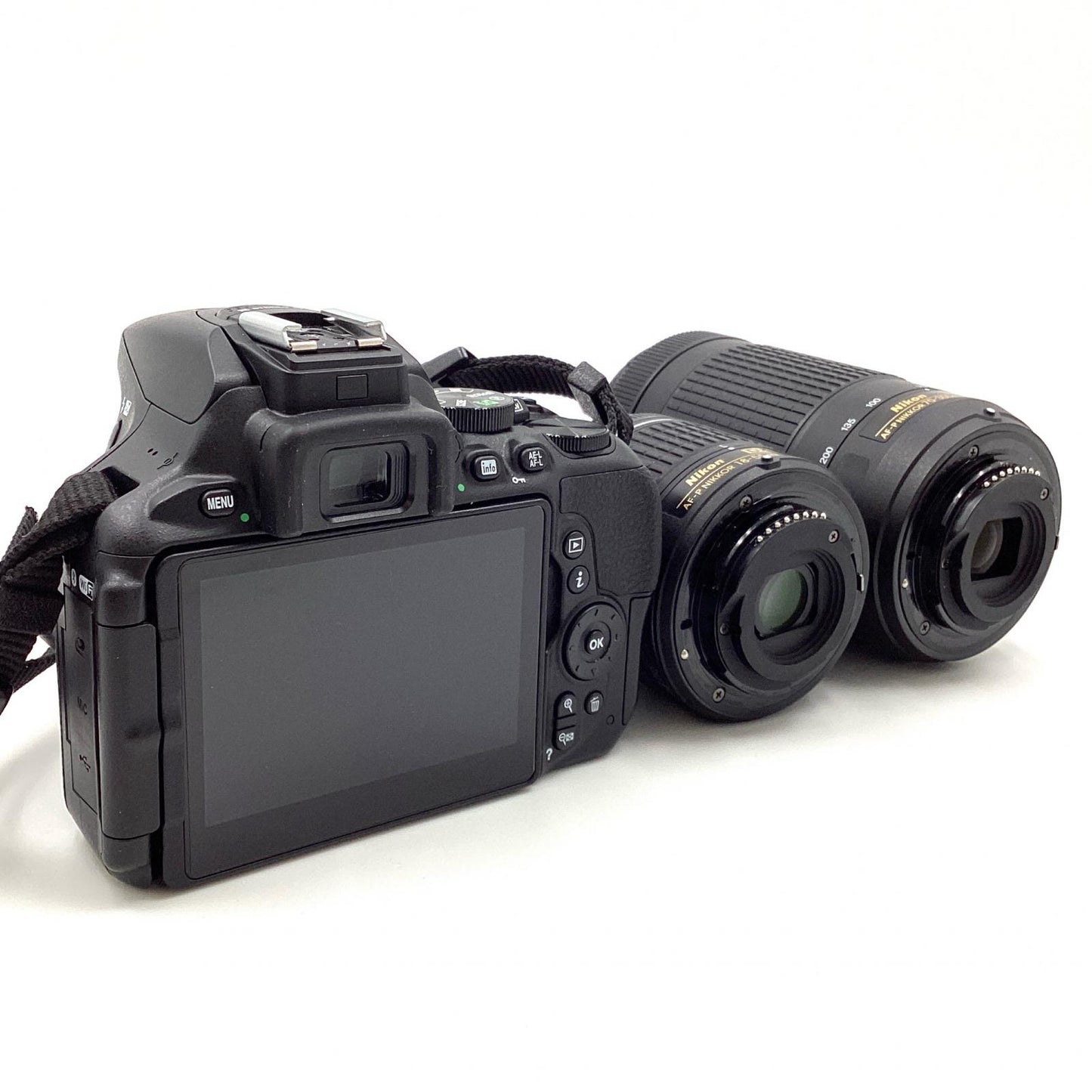 【全額返金保証】【最速発送】Nikon デジタル一眼 D5600 ダブルズームキット ブラック 美品 動作確認済
