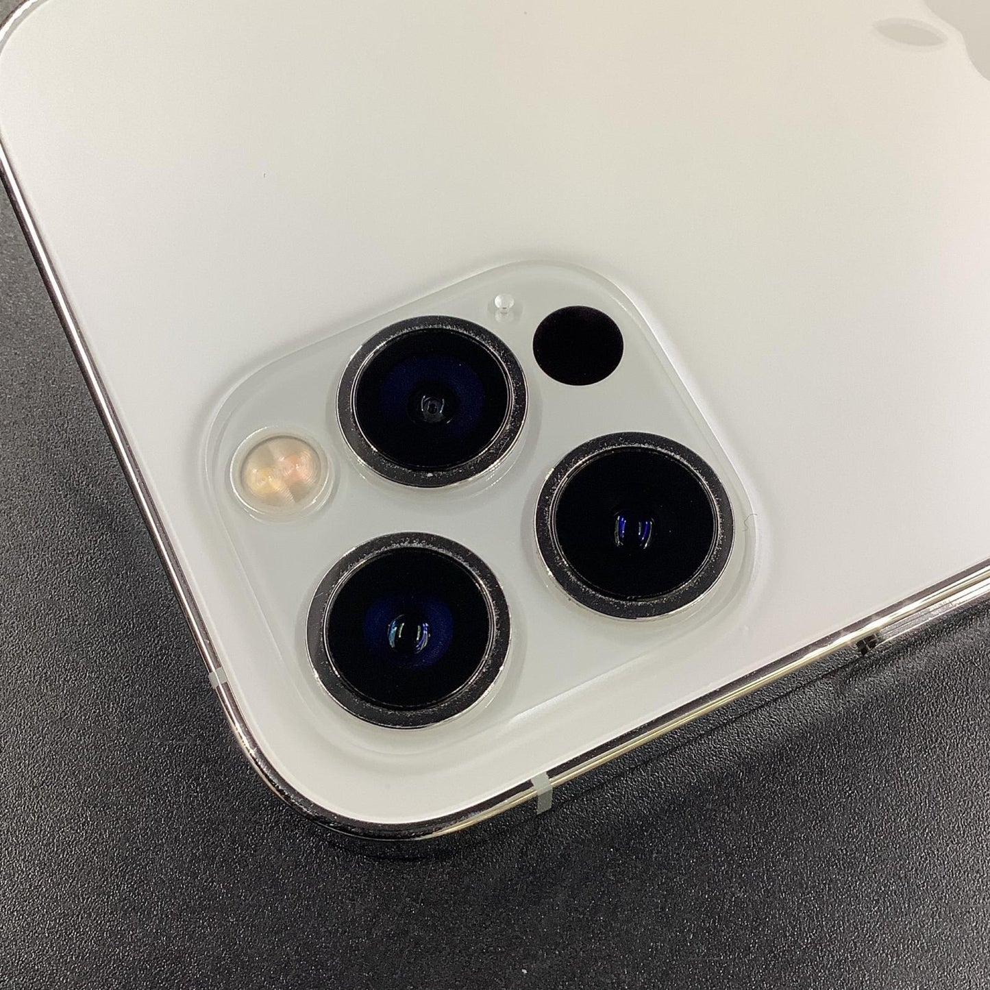 【最速発送】Apple iPhone iPhone 12 Pro 256GB シルバー au 白ロム【難有】 82%