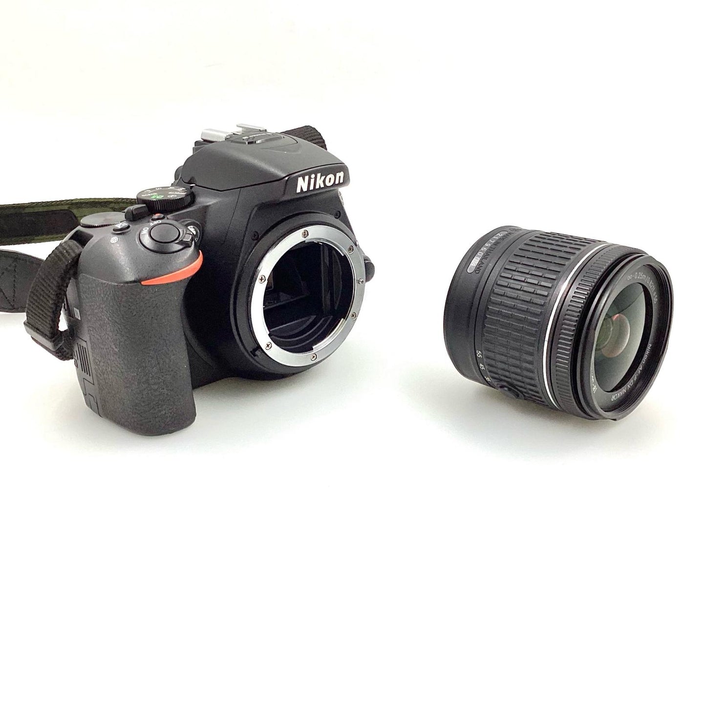 【全額返金保証】【最速発送】Nikon デジタル一眼 D5600 18-55 VR レンズキット ブラック 動作確認済