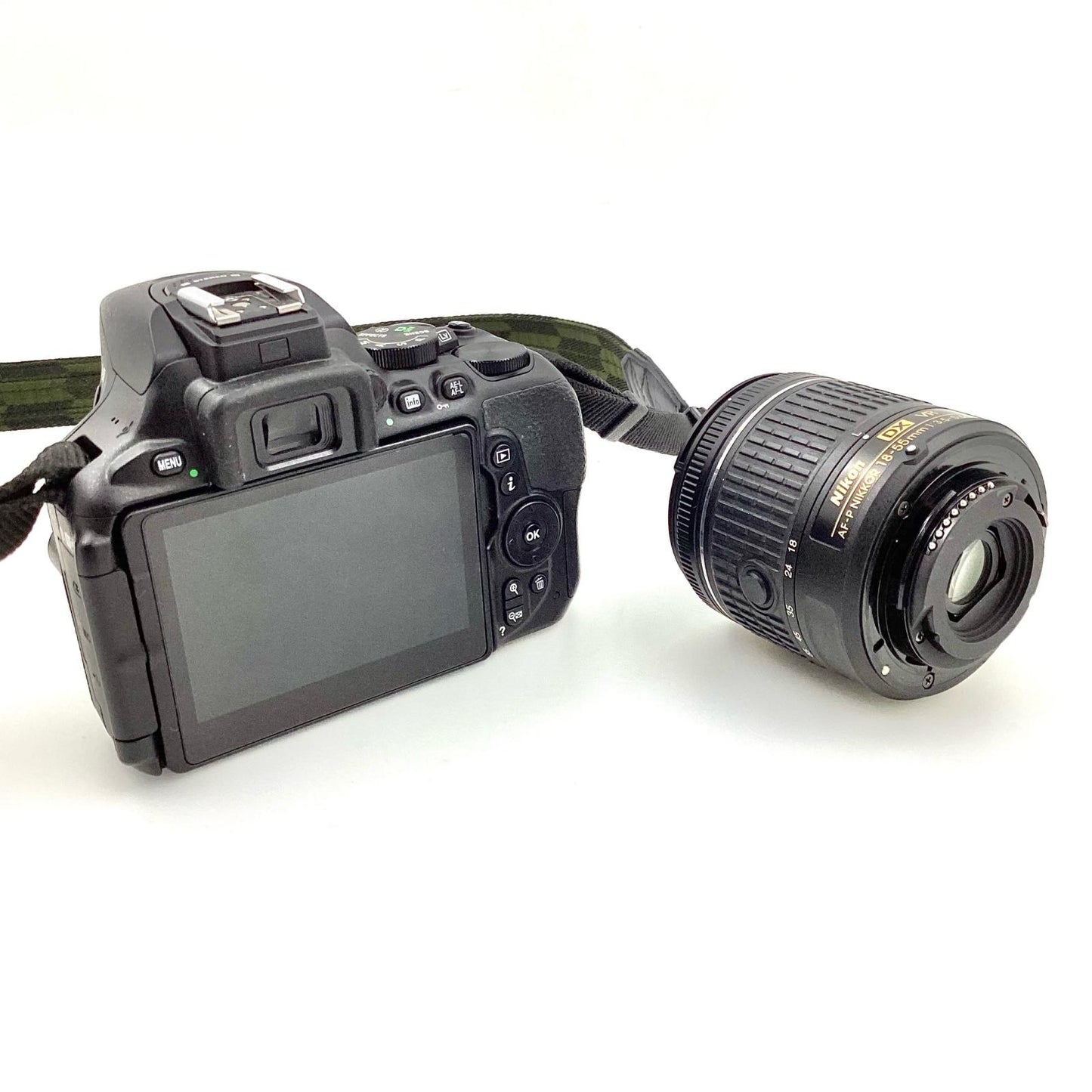 【全額返金保証】【最速発送】Nikon デジタル一眼 D5600 18-55 VR レンズキット ブラック 動作確認済