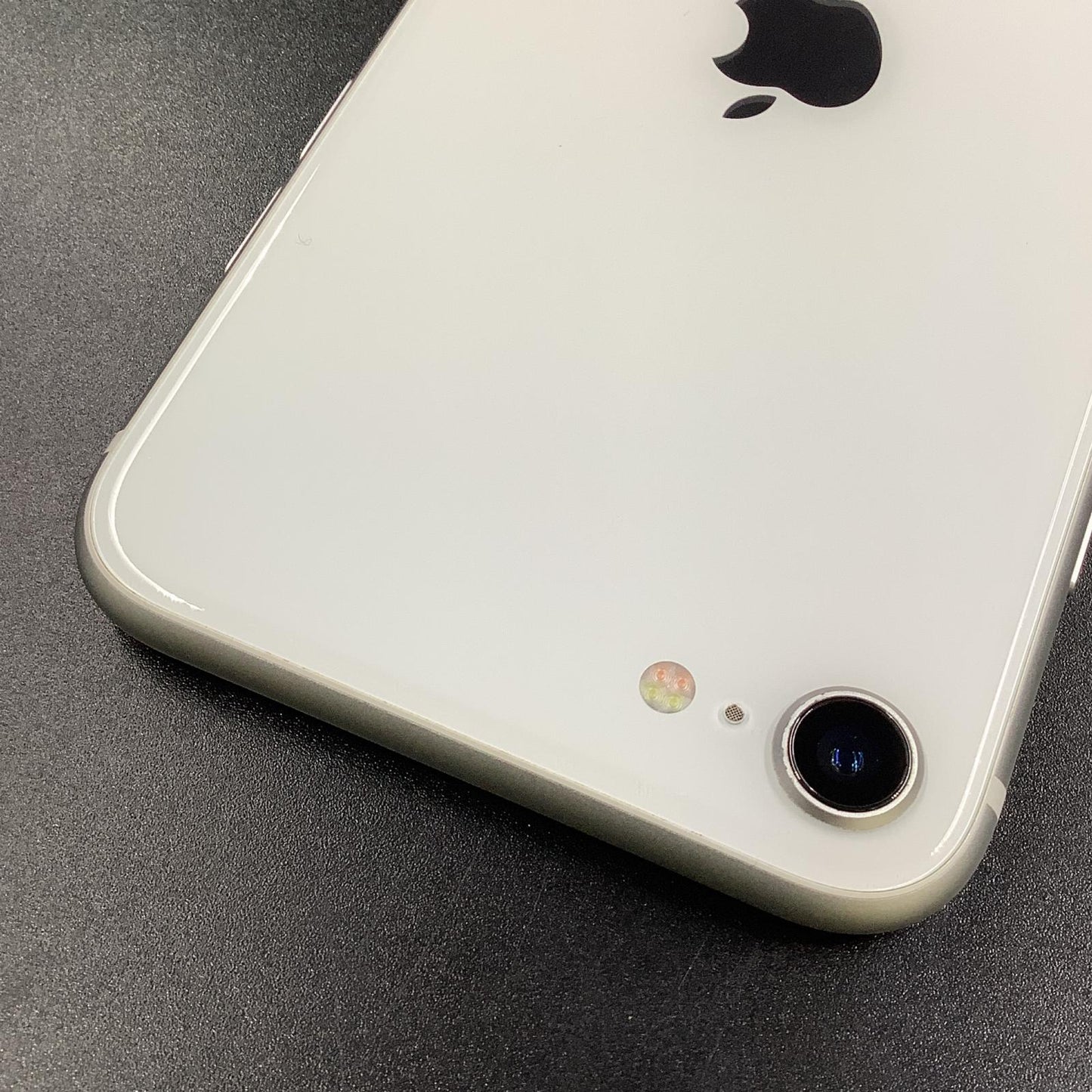 【全額返金保証】【最速発送】Apple iPhone iPhone SE（第2世代） 64GB ホワイト Softbank 白ロム 動作確認済 76%