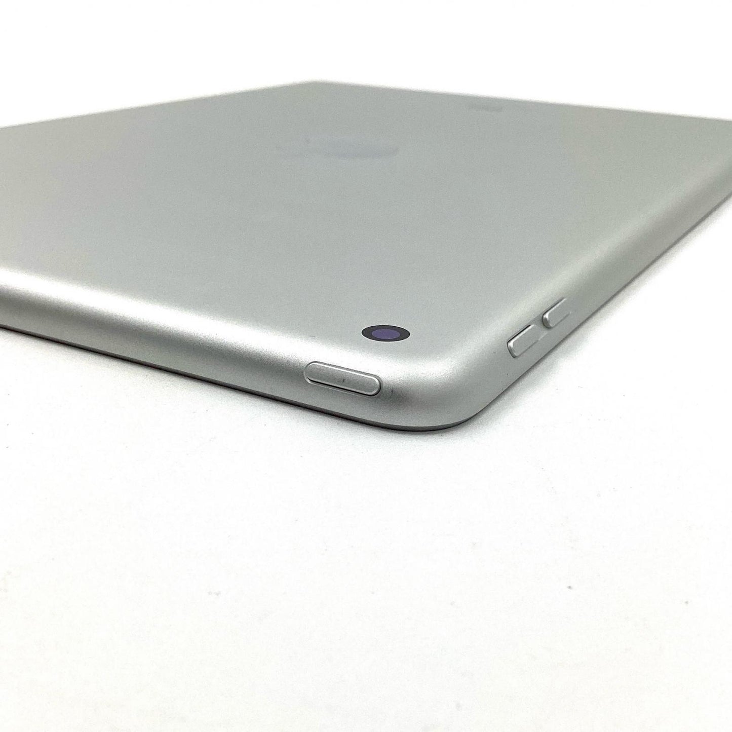【全額返金保証】【最速発送】Apple iPad iPad 10.2インチ 第9世代 64GB シルバー Wi-Fi 動作確認済