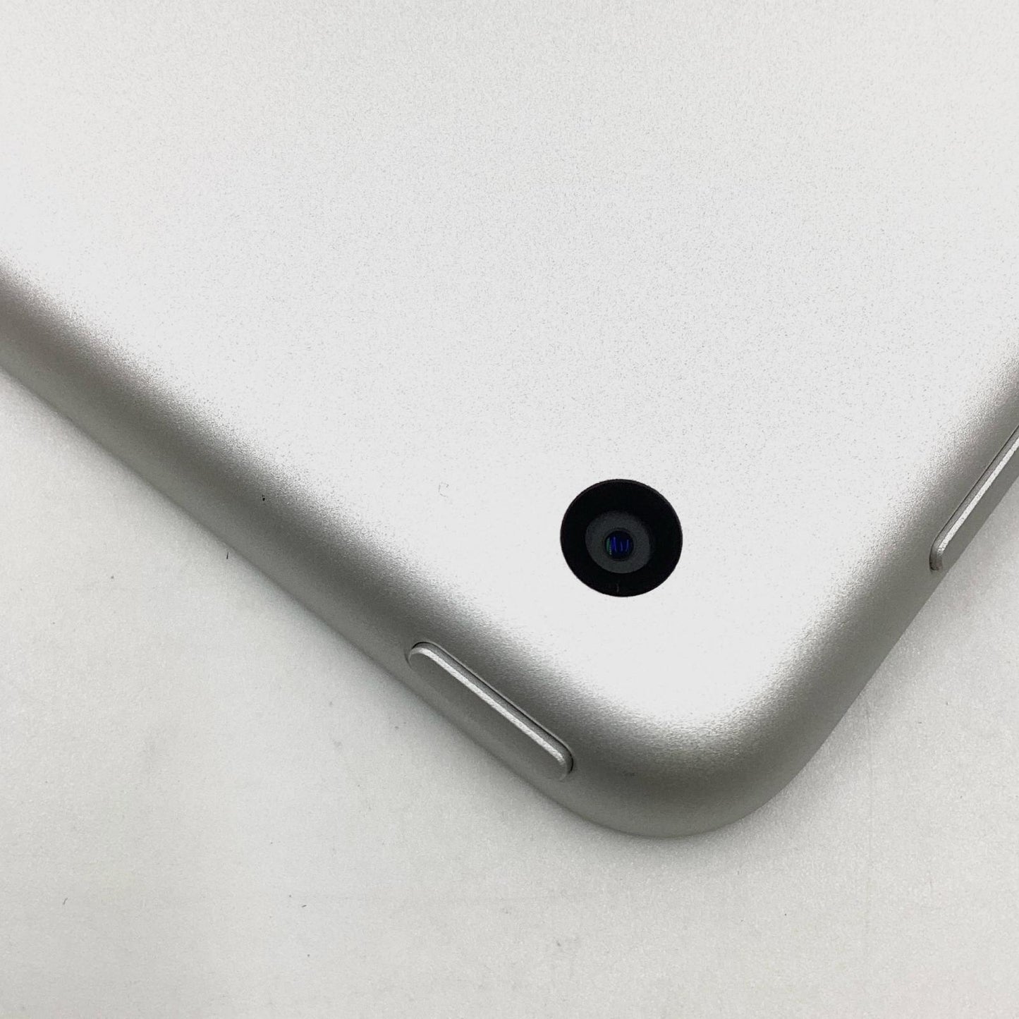 【全額返金保証】【最速発送】Apple iPad iPad 10.2インチ 第9世代 64GB シルバー Wi-Fi 動作確認済