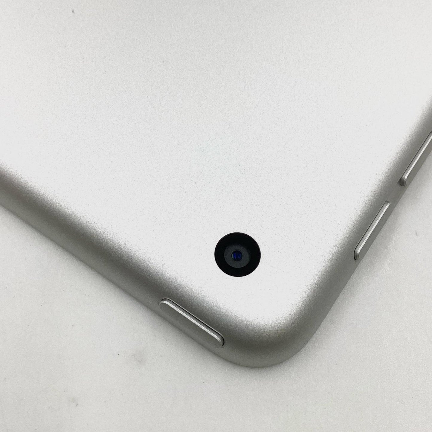 【全額返金保証】【最速発送】Apple iPad iPad 10.2インチ 第9世代 64GB シルバー Wi-Fi 動作確認済