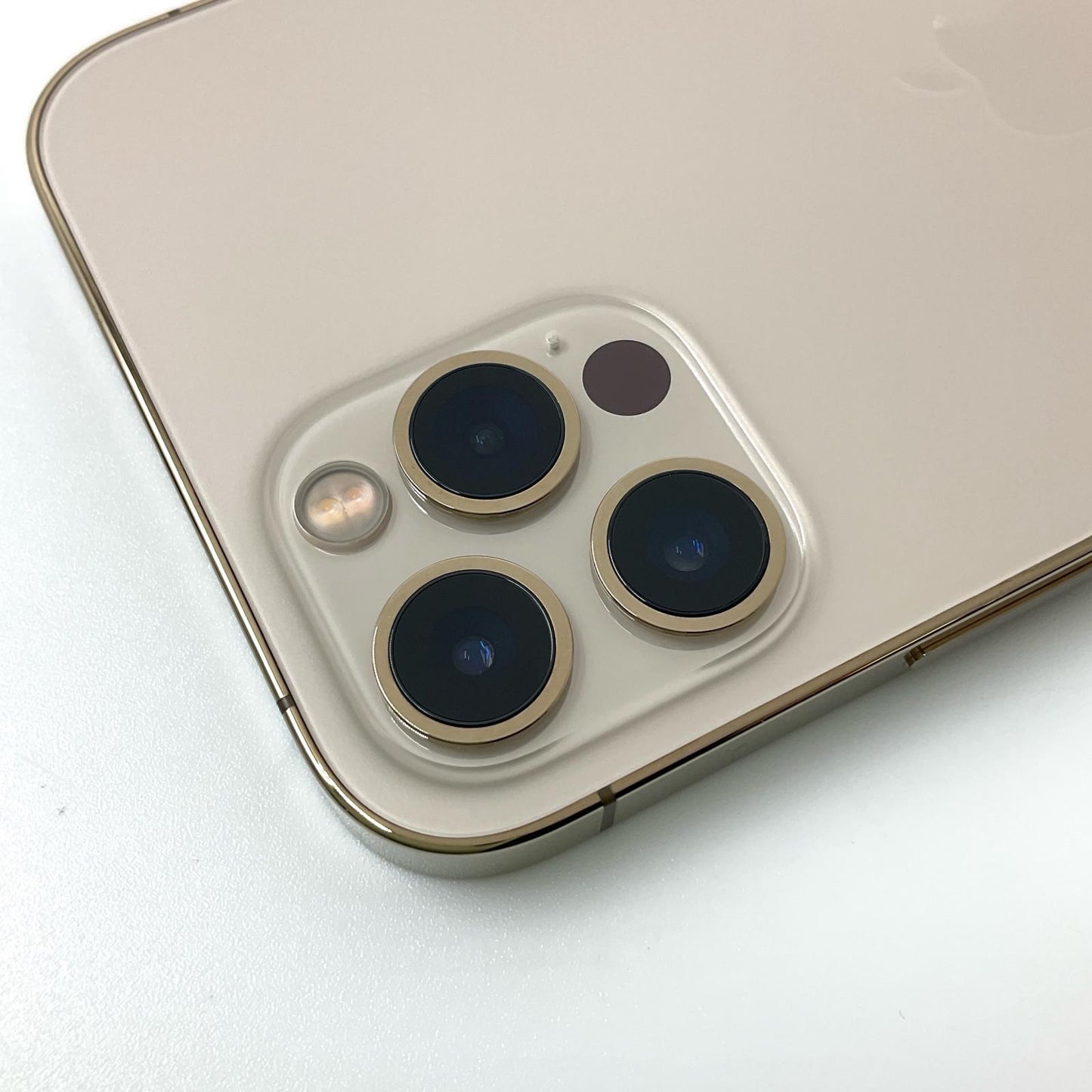 【全額返金保証】【最速発送】Apple iPhone iPhone 12 Pro 256GB ゴールド au 白ロム 動作確認済 82%