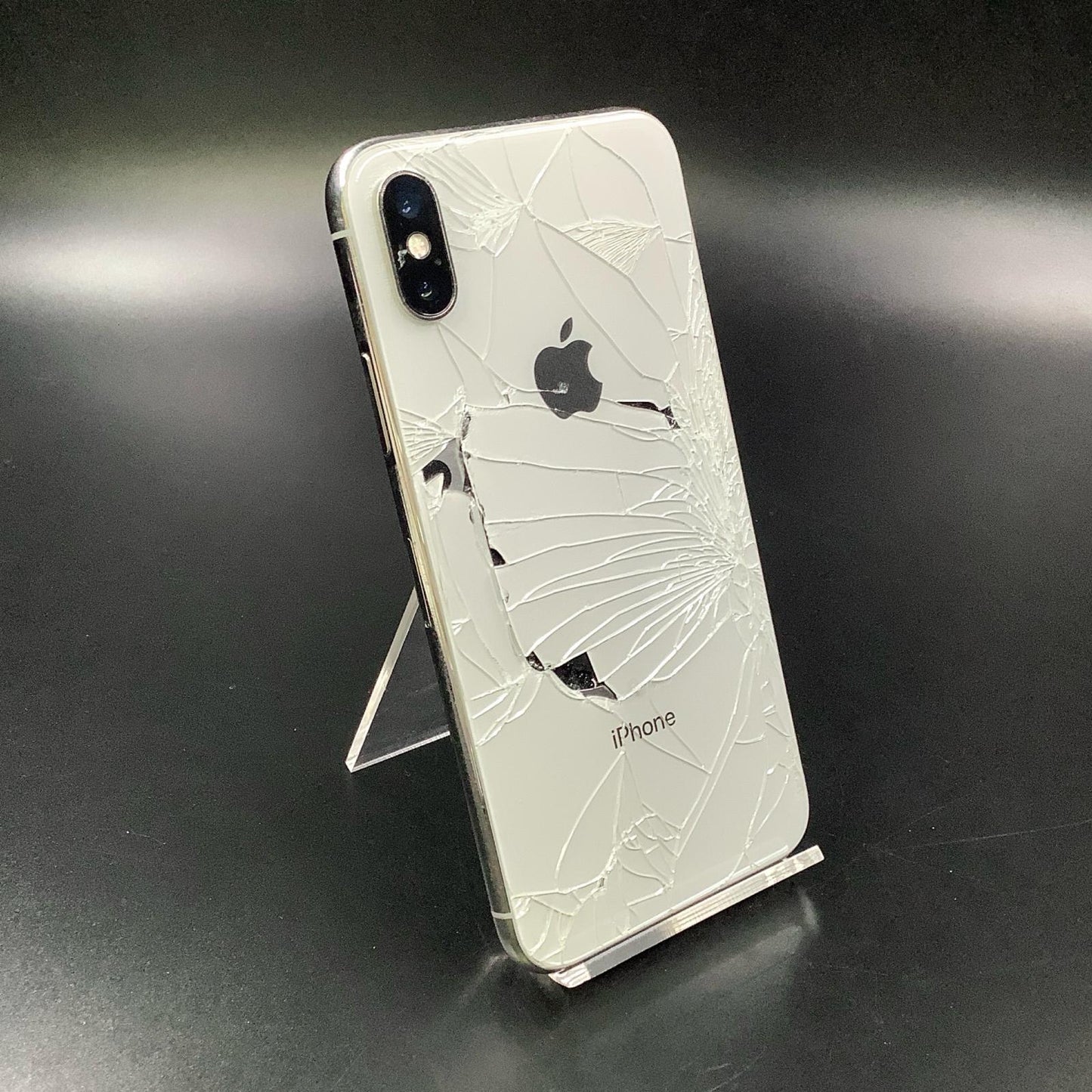 【最速発送】Apple iPhone iPhone X シルバー docomo 白ロム【難有】 73%