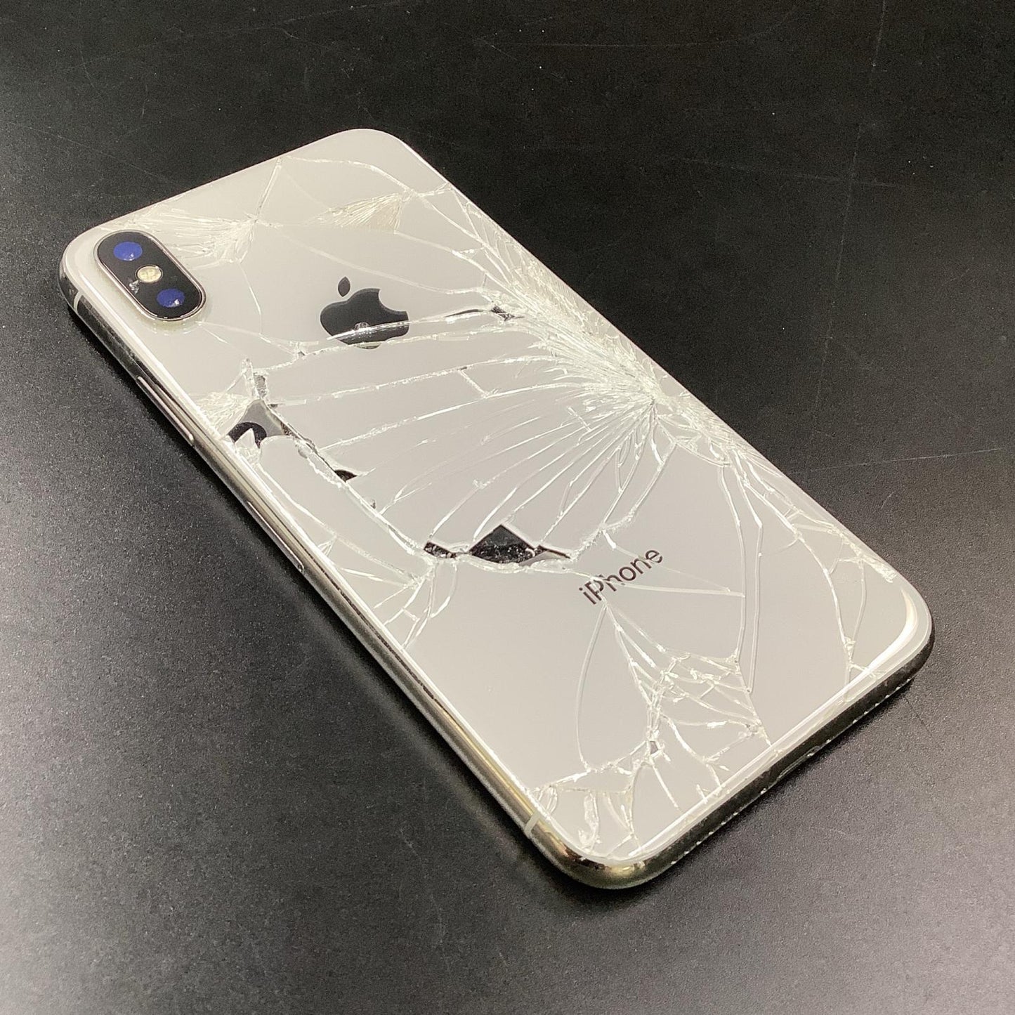 【最速発送】Apple iPhone iPhone X シルバー docomo 白ロム【難有】 73%