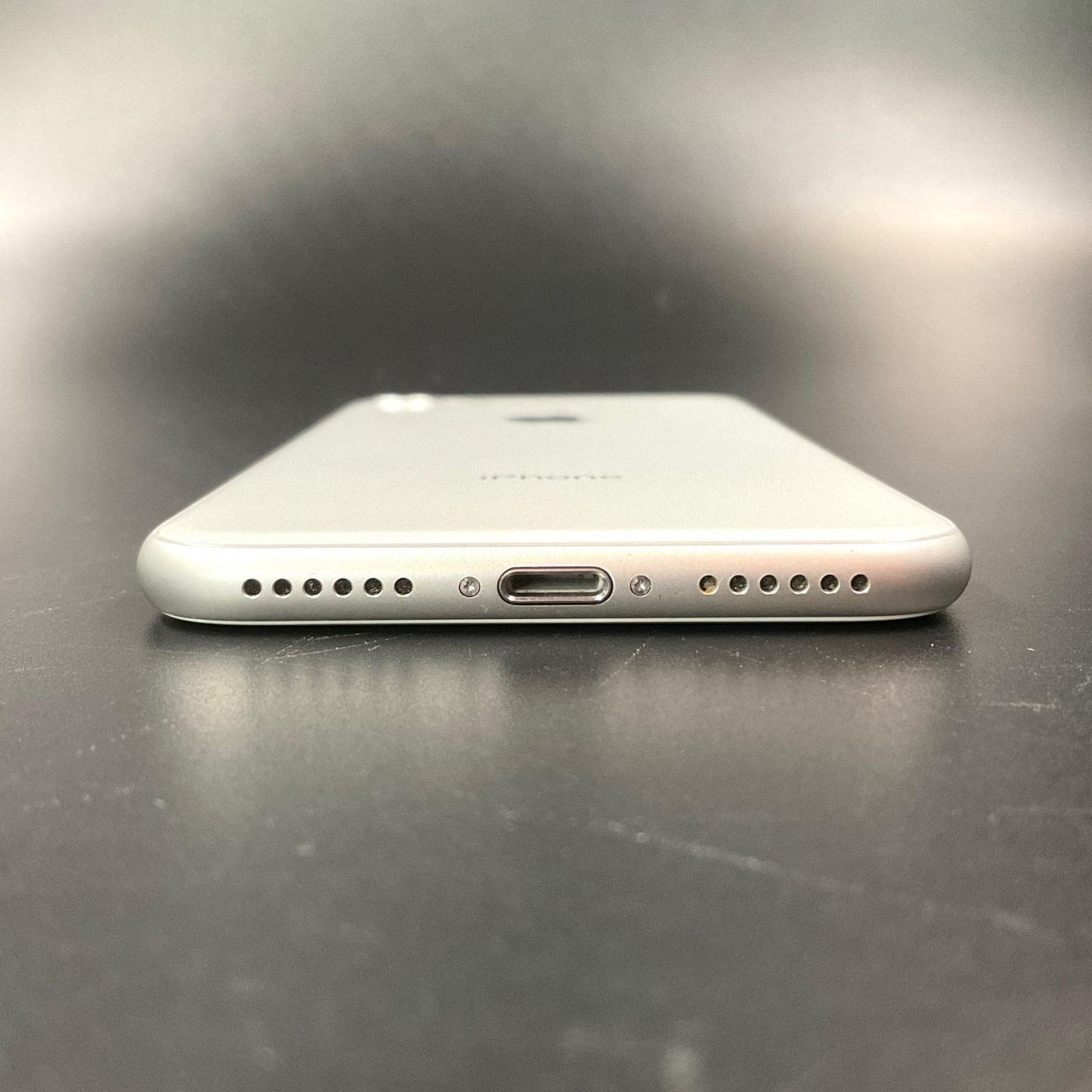 【全額返金保証】【最速発送】Apple iPhone iPhone 8 64GB シルバー au 白ロム 超美品 動作確認済 88%