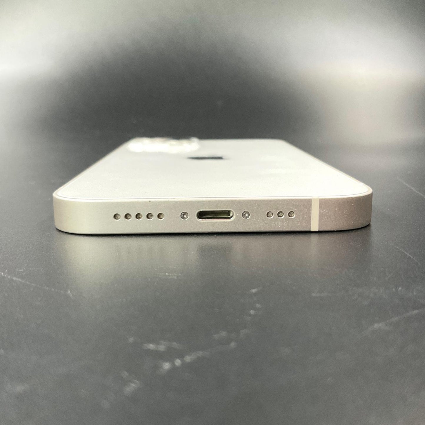 【全額返金保証】【最速発送】Apple iPhone iPhone 13 128GB ホワイト docomo 美品 動作確認済 86%
