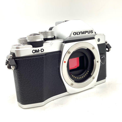 【全額返金保証】【最速発送】OLYMPUS デジタル一眼 OM-D E-M10 Mark II ボディ シルバー 美品 動作確認済
