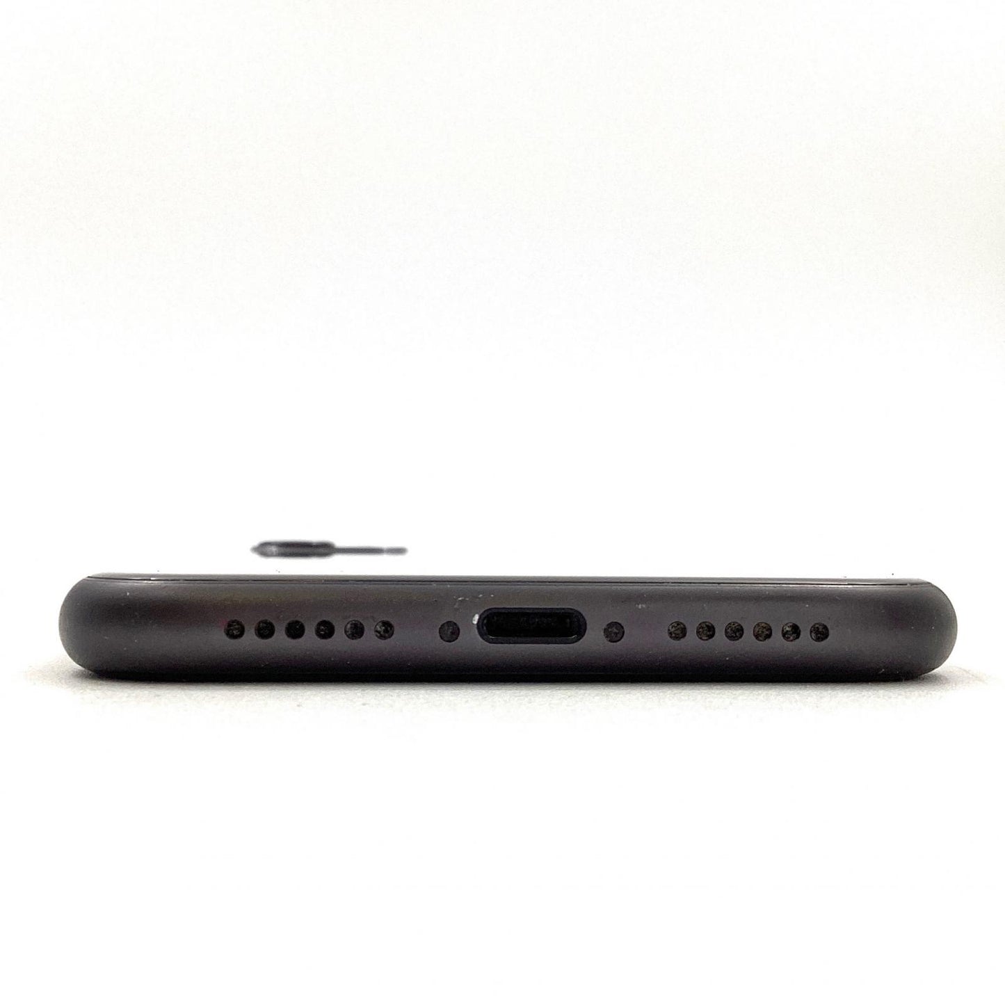 【全額返金保証】【最速発送】Apple iPhone iPhone 11 128GB ブラック docomo 白ロム 動作確認済 86%