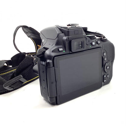 【全額返金保証】【最速発送】Nikon デジタル一眼 D5600 ダブルズームキット ブラック 美品 動作確認済