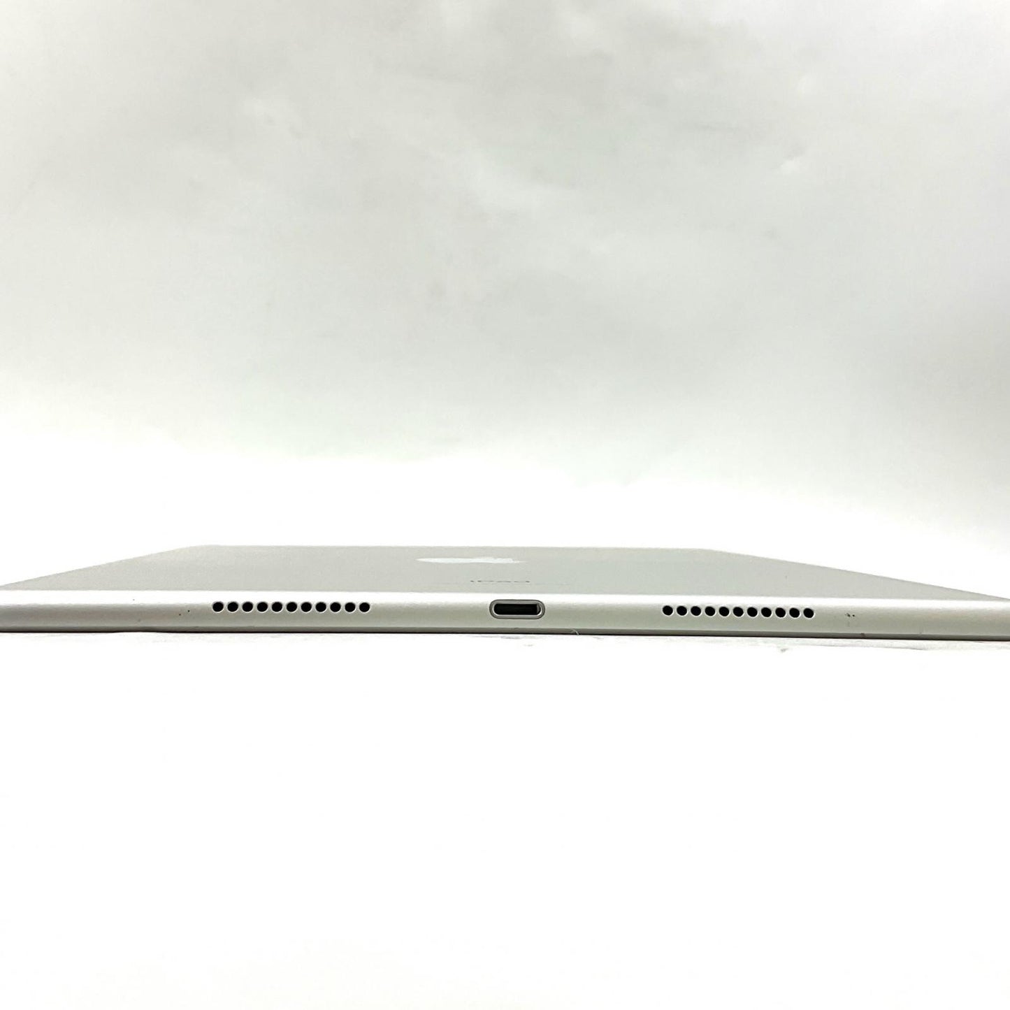 【全額返金保証】【最速発送】Apple iPad Air 10.5インチ 第3世代 64GB シルバー WiFi+Cellular docomo 白ロム 動作確認済