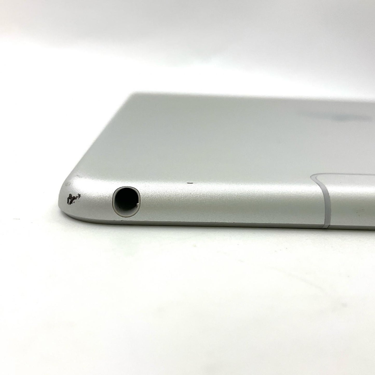 【全額返金保証】【最速発送】Apple iPad Air 10.5インチ 第3世代 64GB シルバー WiFi+Cellular docomo 白ロム 動作確認済