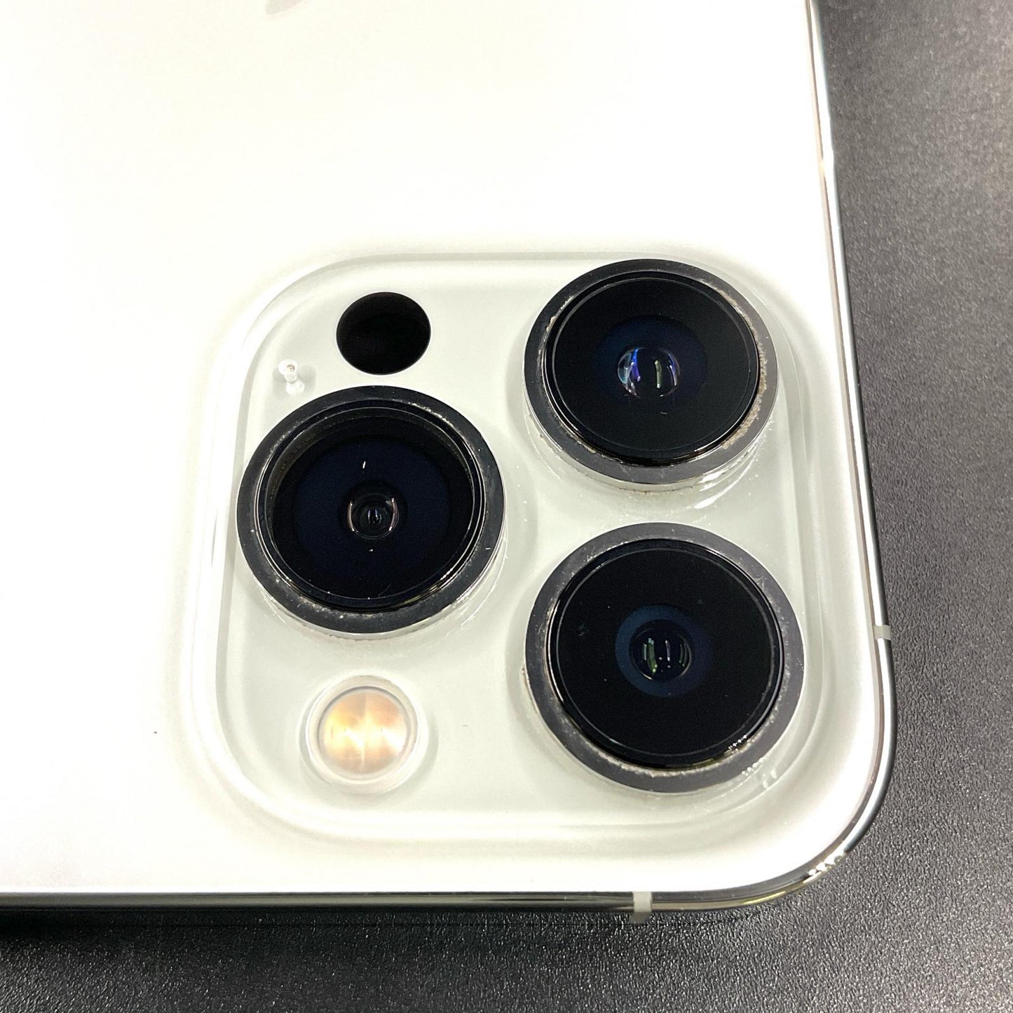【全額返金保証】【最速発送】Apple iPhone iPhone 13 Pro 256GB シルバー docomo 動作確認済 85%