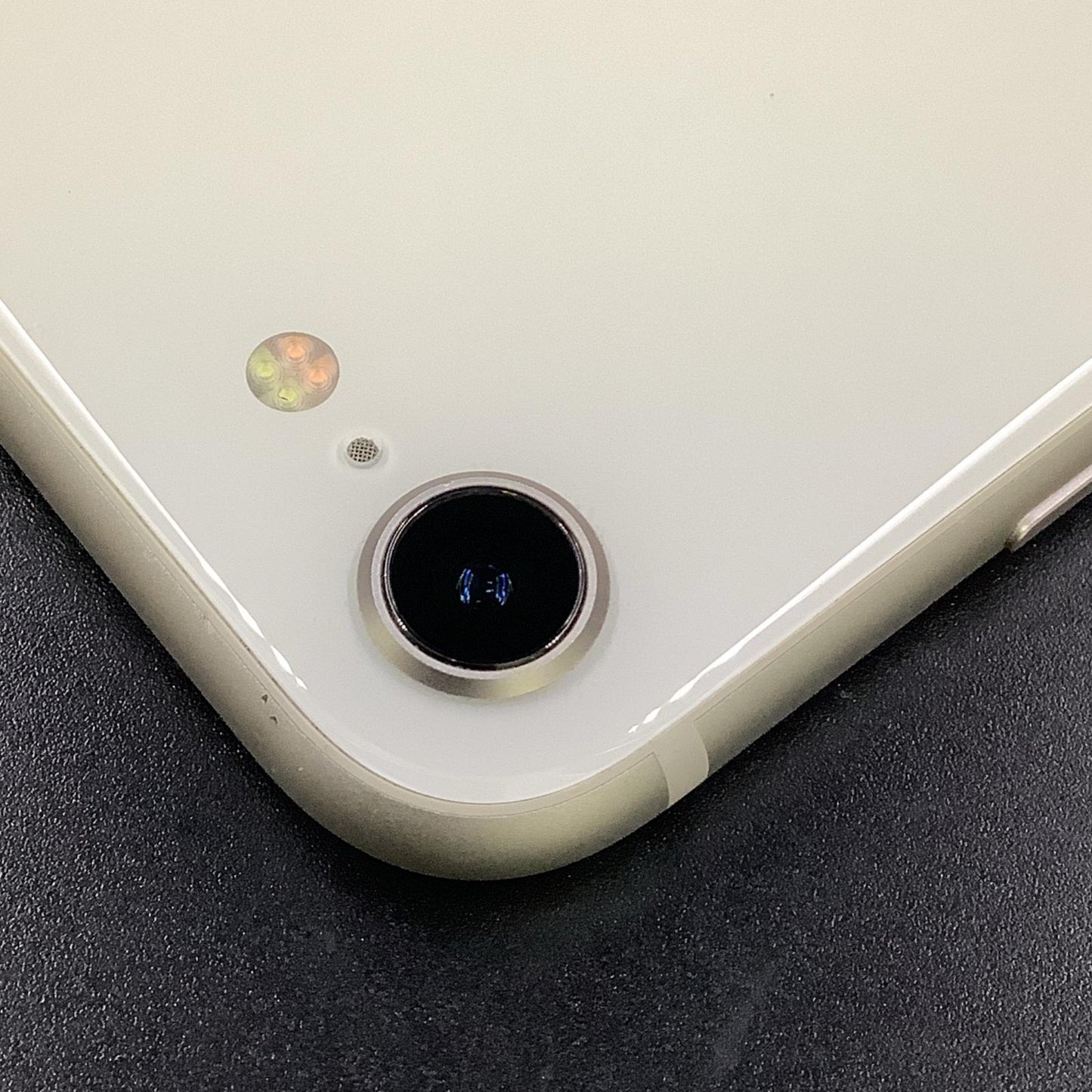 【全額返金保証】【最速発送】Apple iPhone iPhone SE（第3世代） 128GB スターライト docomo 白ロム 動作確認済 80%