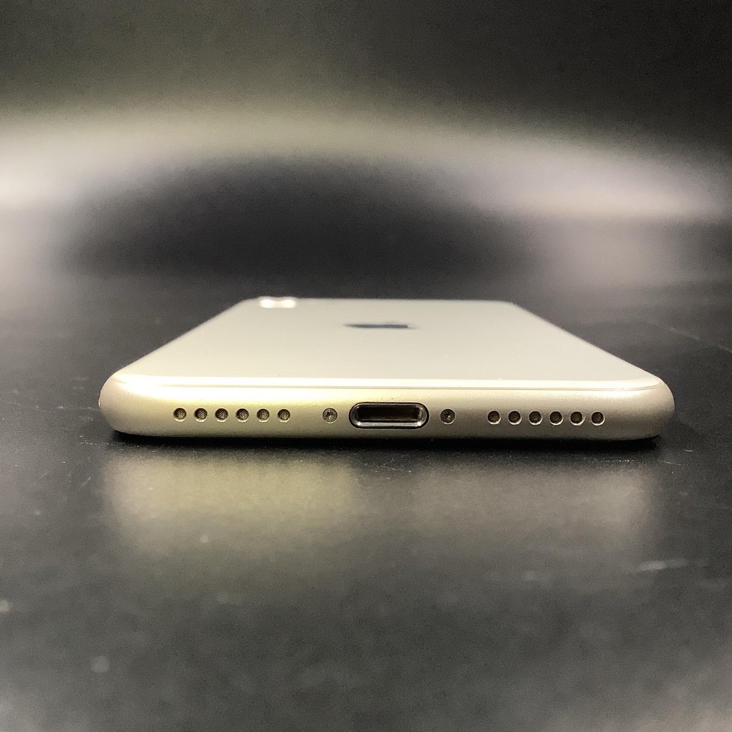 【全額返金保証】【最速発送】Apple iPhone iPhone SE（第3世代） 128GB スターライト docomo 白ロム 動作確認済 80%
