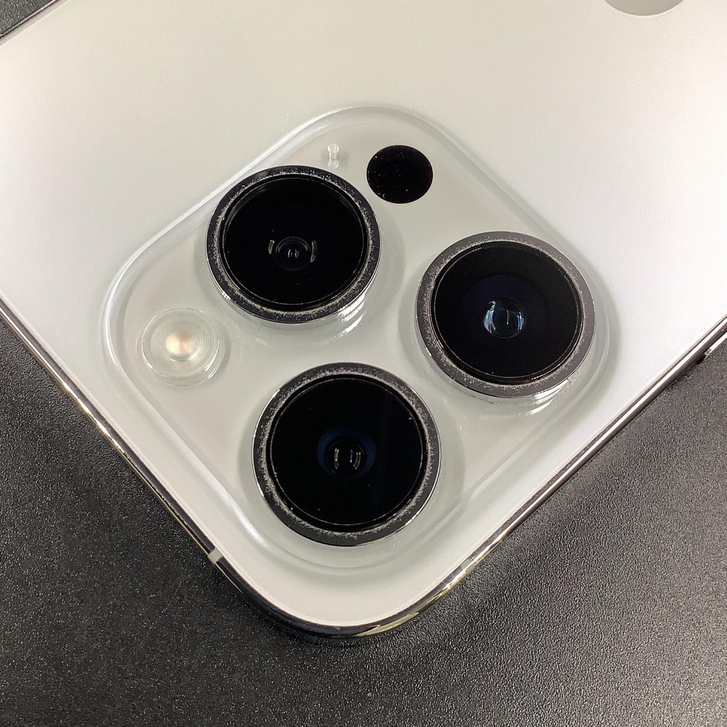 【全額返金保証】【最速発送】Apple iPhone iPhone 14 Pro 128GB シルバー docomo 白ロム 動作確認済 86%