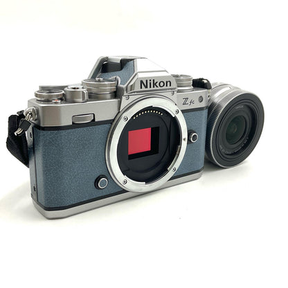 【全額返金保証】【最速発送】Nikon デジタル一眼 Z fc 16-50 VR レンズキット ブルー シルバー 美品 動作確認済