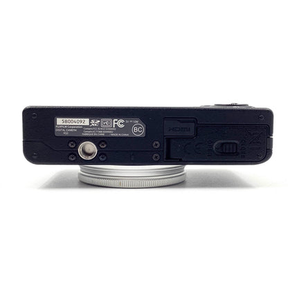 【全額返金保証】【最速発送】FUJIFILM コンパクトデジタルカメラ XQ2 シルバー 動作確認済