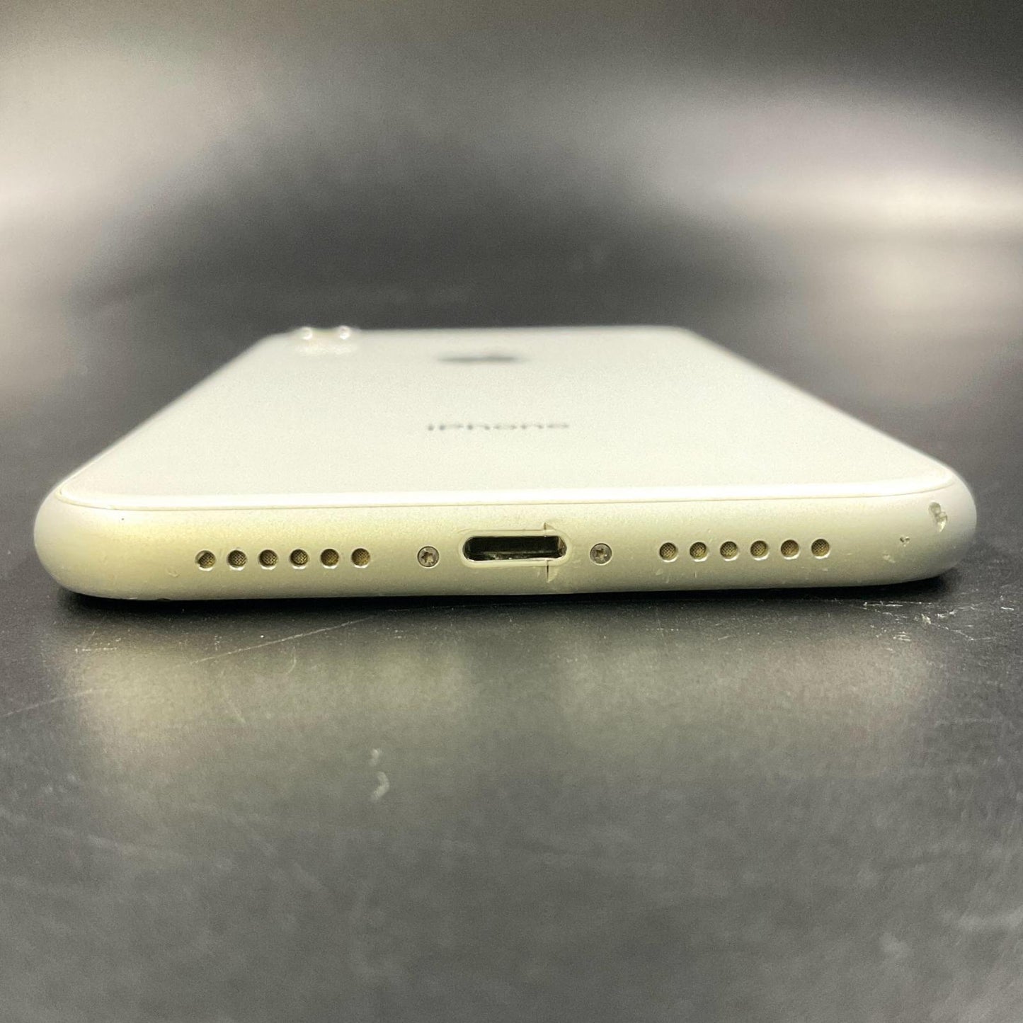 【全額返金保証】【最速発送】Apple iPhone iPhone XR 256GB ホワイト au 白ロム 動作確認済 82%