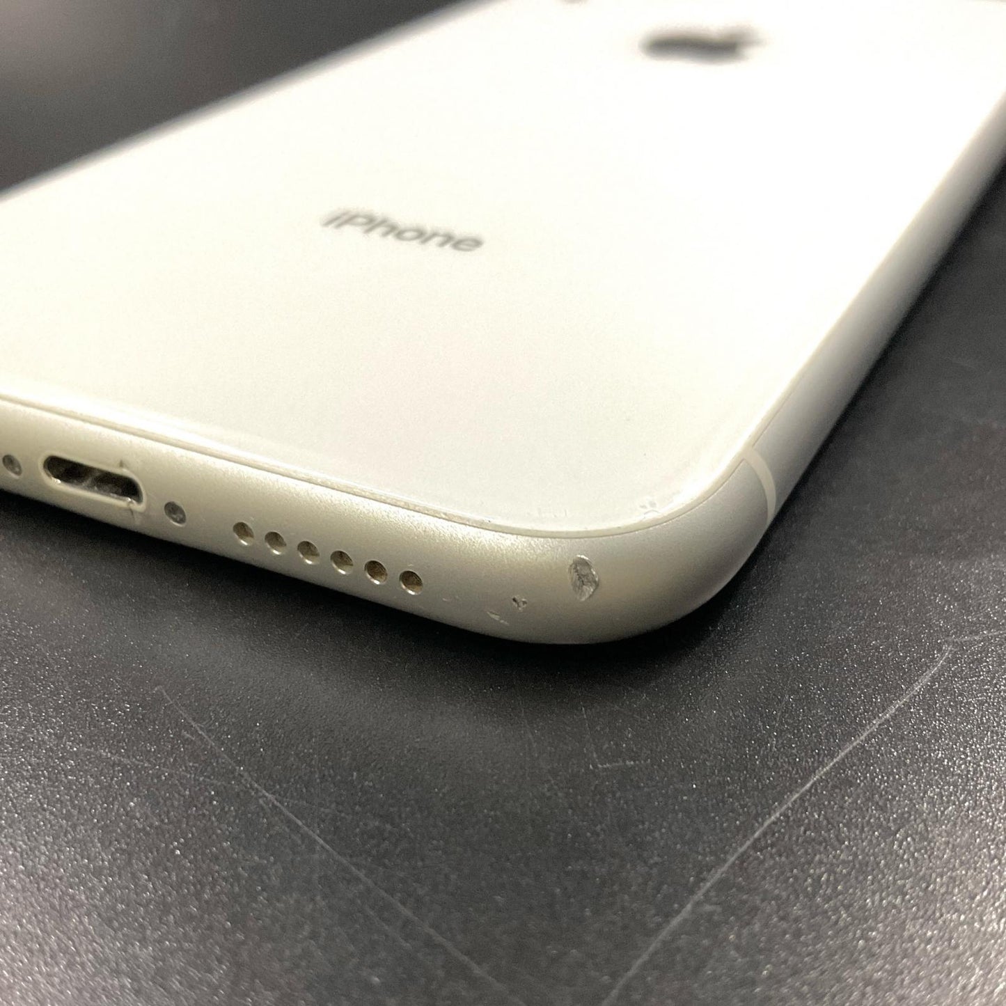 【全額返金保証】【最速発送】Apple iPhone iPhone XR 256GB ホワイト au 白ロム 動作確認済 82%