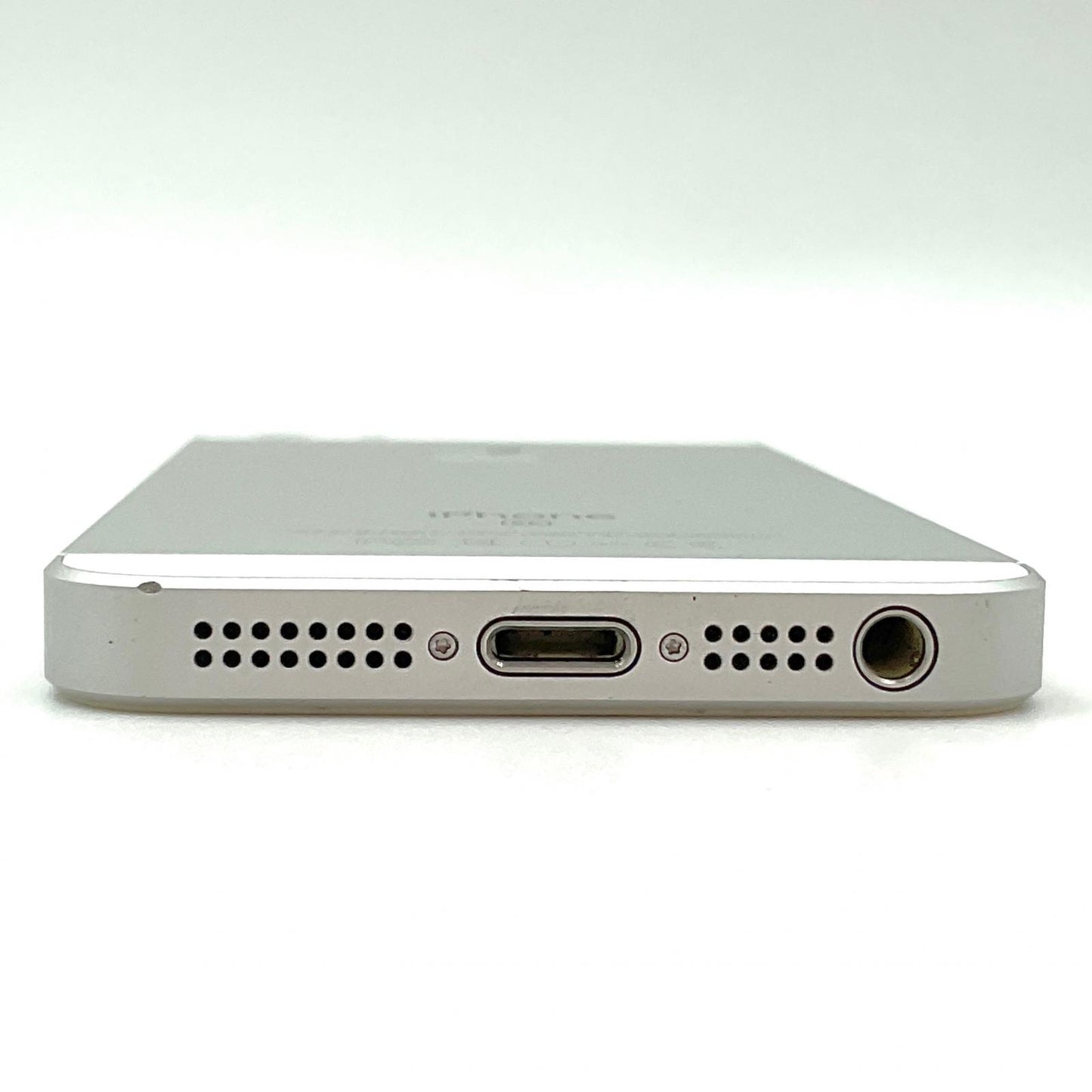 【全額返金保証】【最速発送】Apple iPhone iPhone SE 16GB シルバー au 白ロム 動作確認済 83%