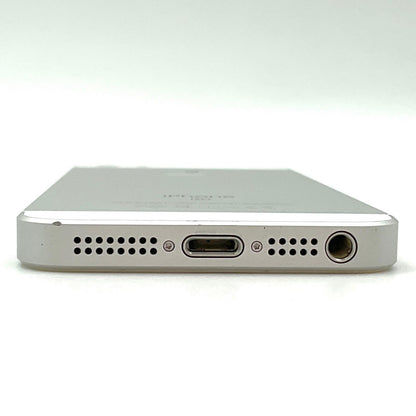 【全額返金保証】【最速発送】Apple iPhone iPhone SE 16GB シルバー au 白ロム 動作確認済 83%