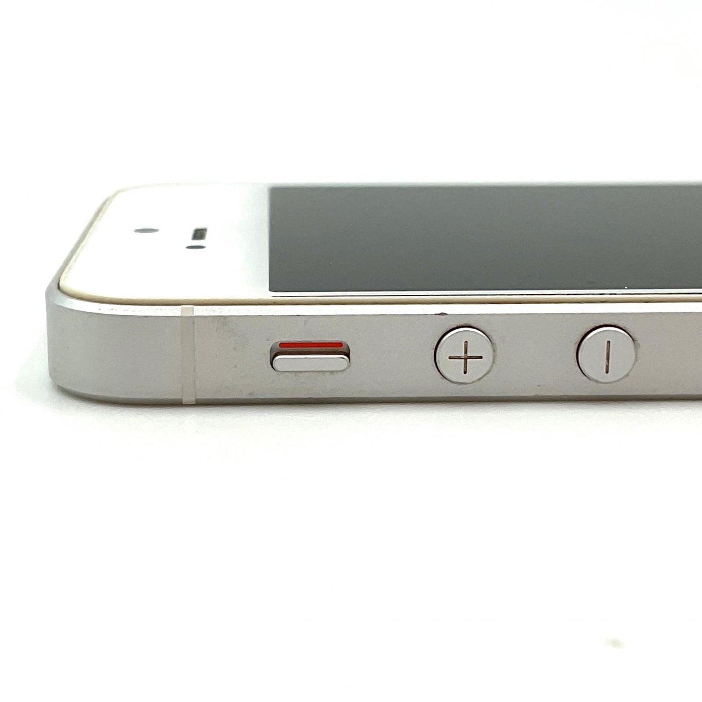【全額返金保証】【最速発送】Apple iPhone iPhone SE 16GB シルバー au 白ロム 動作確認済 83%