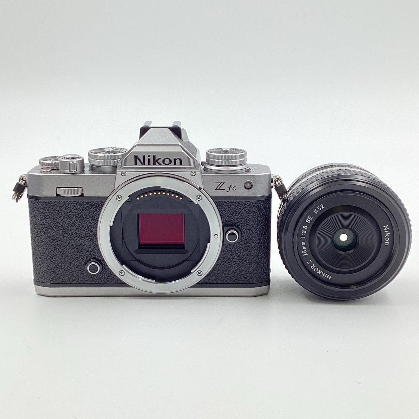 【全額返金保証】【最速発送】Nikon デジタル一眼 Z fc 28mm f/2.8 Special Edition キット [シルバー] シルバー 美品 動作確認済