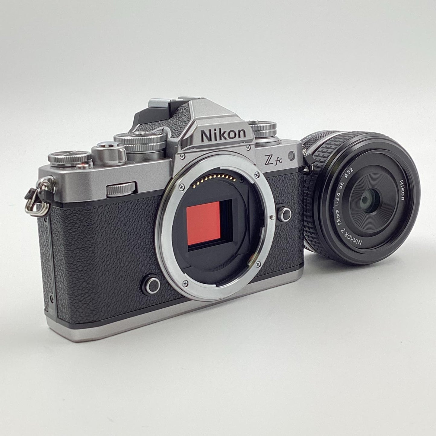 【全額返金保証】【最速発送】Nikon デジタル一眼 Z fc 28mm f/2.8 Special Edition キット [シルバー] シルバー 美品 動作確認済