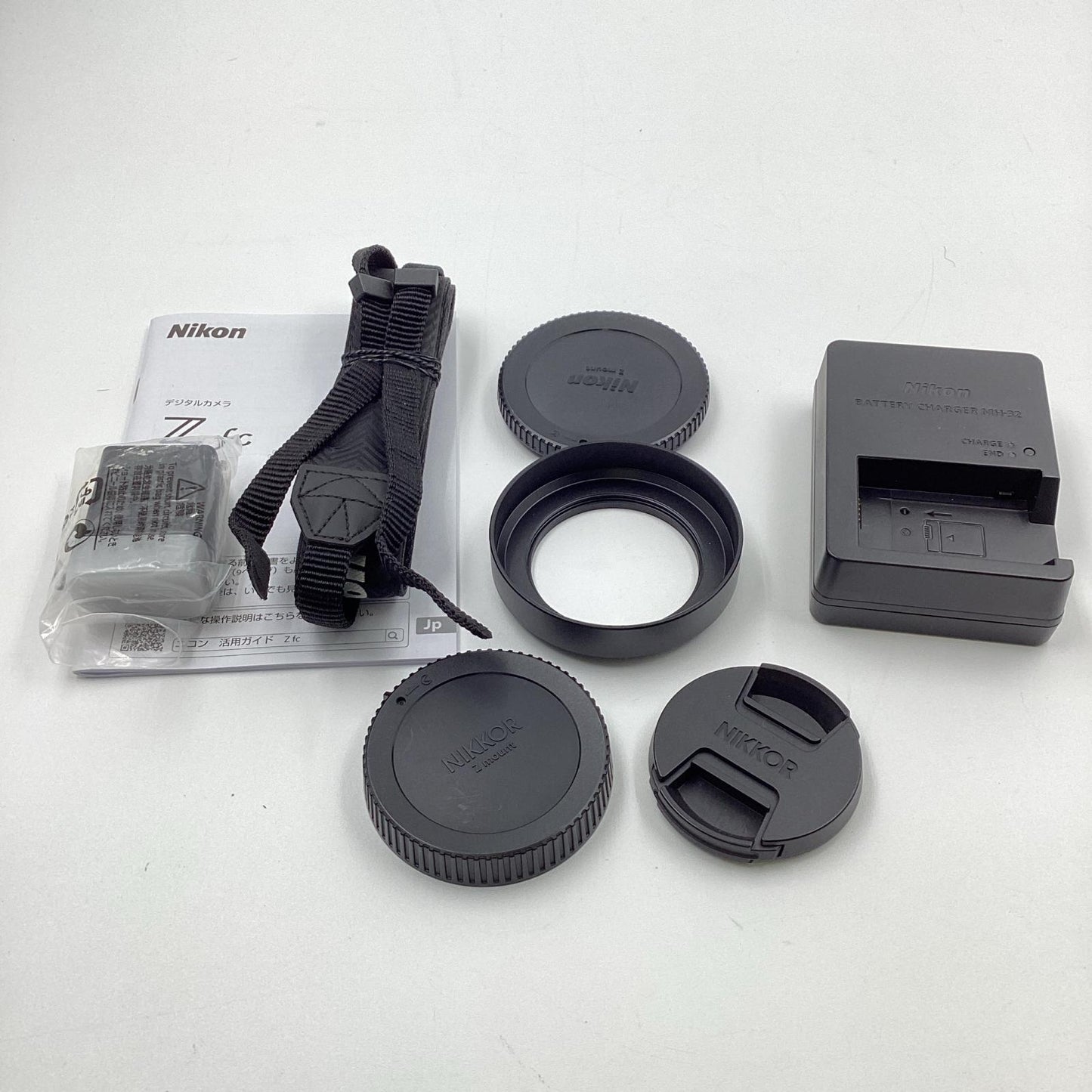 【全額返金保証】【最速発送】Nikon デジタル一眼 Z fc 28mm f/2.8 Special Edition キット [シルバー] シルバー 美品 動作確認済