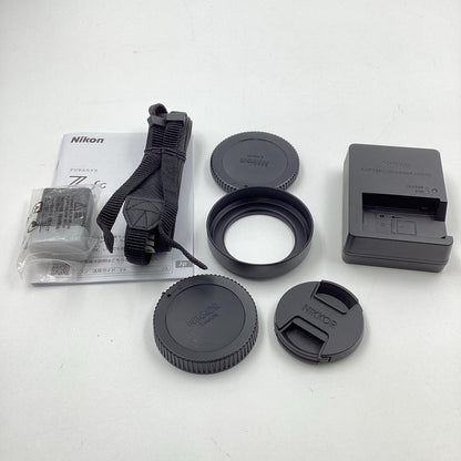【全額返金保証】【最速発送】Nikon デジタル一眼 Z fc 28mm f/2.8 Special Edition キット [シルバー] シルバー 美品 動作確認済