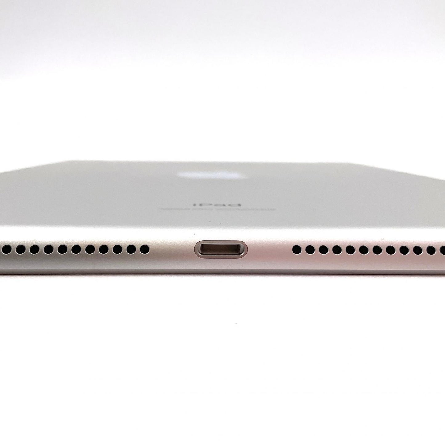 【全額返金保証】【最速発送】Apple iPad iPad 10.2インチ 第8世代 32GB シルバー WiFi+Cellular docomo 白ロム 美品 動作確認済