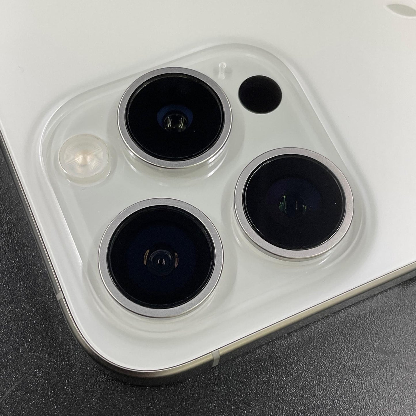 【全額返金保証】【最速発送】Apple iPhone iPhone 15 Pro 128GB ホワイトチタニウム SIMフリー 動作確認済 97%
