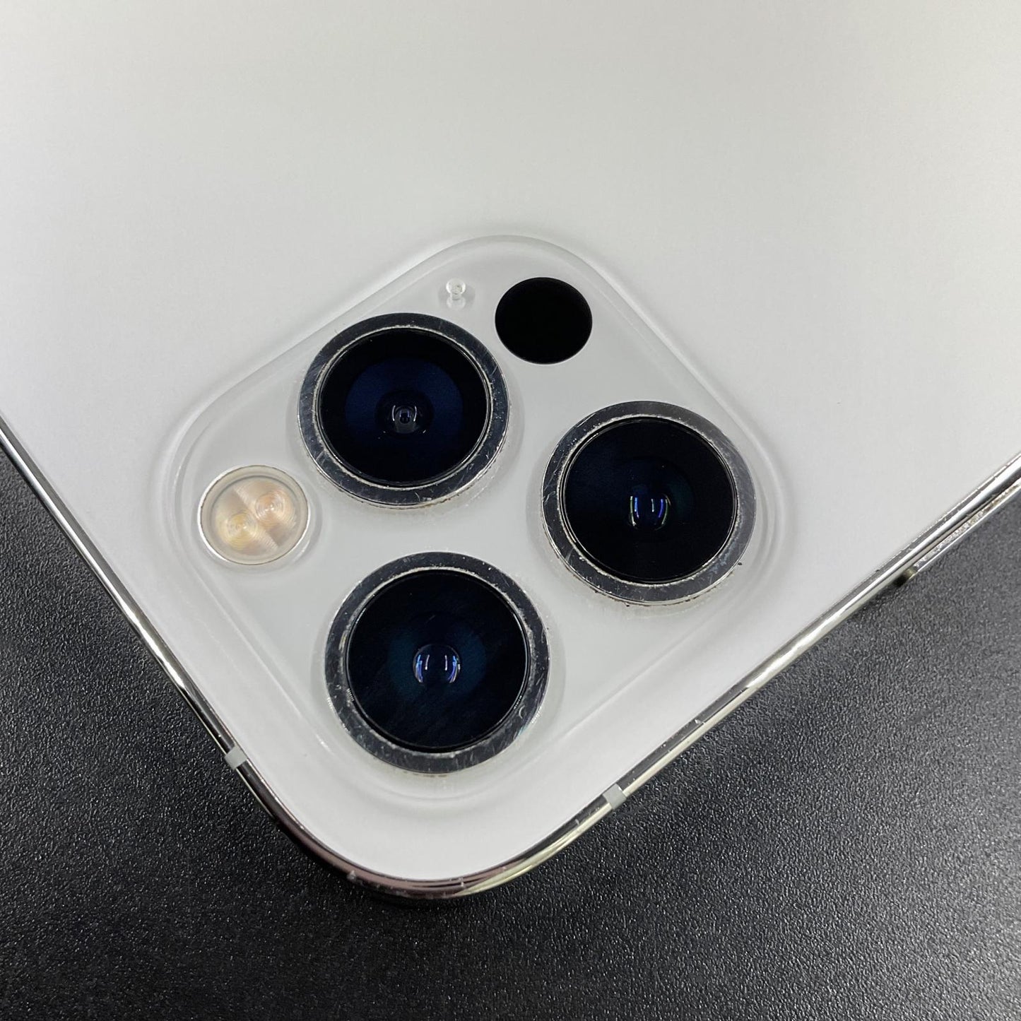 【全額返金保証】【最速発送】Apple iPhone iPhone 12 Pro 256GB シルバー Softbank 白ロム 動作確認済 77%