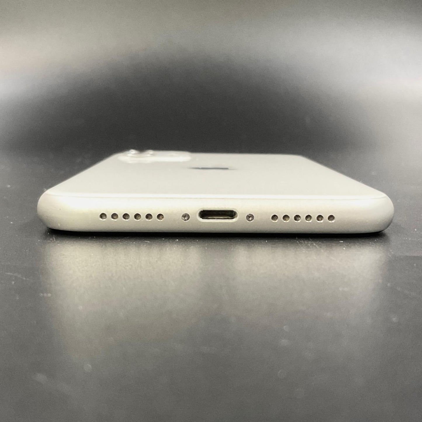【全額返金保証】【最速発送】Apple iPhone iPhone 11 128GB ホワイト docomo 白ロム 動作確認済 77%