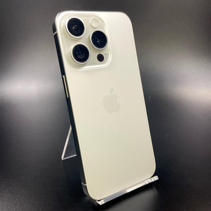 【全額返金保証】【最速発送】Apple iPhone iPhone 15 Pro 256GB ホワイトチタニウム Softbank 白ロム 美品 動作確認済 89%