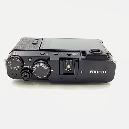 【全額返金保証】【最速発送】FUJIFILM デジタル一眼 X-E4 ボディ ブラック 美品 動作確認済