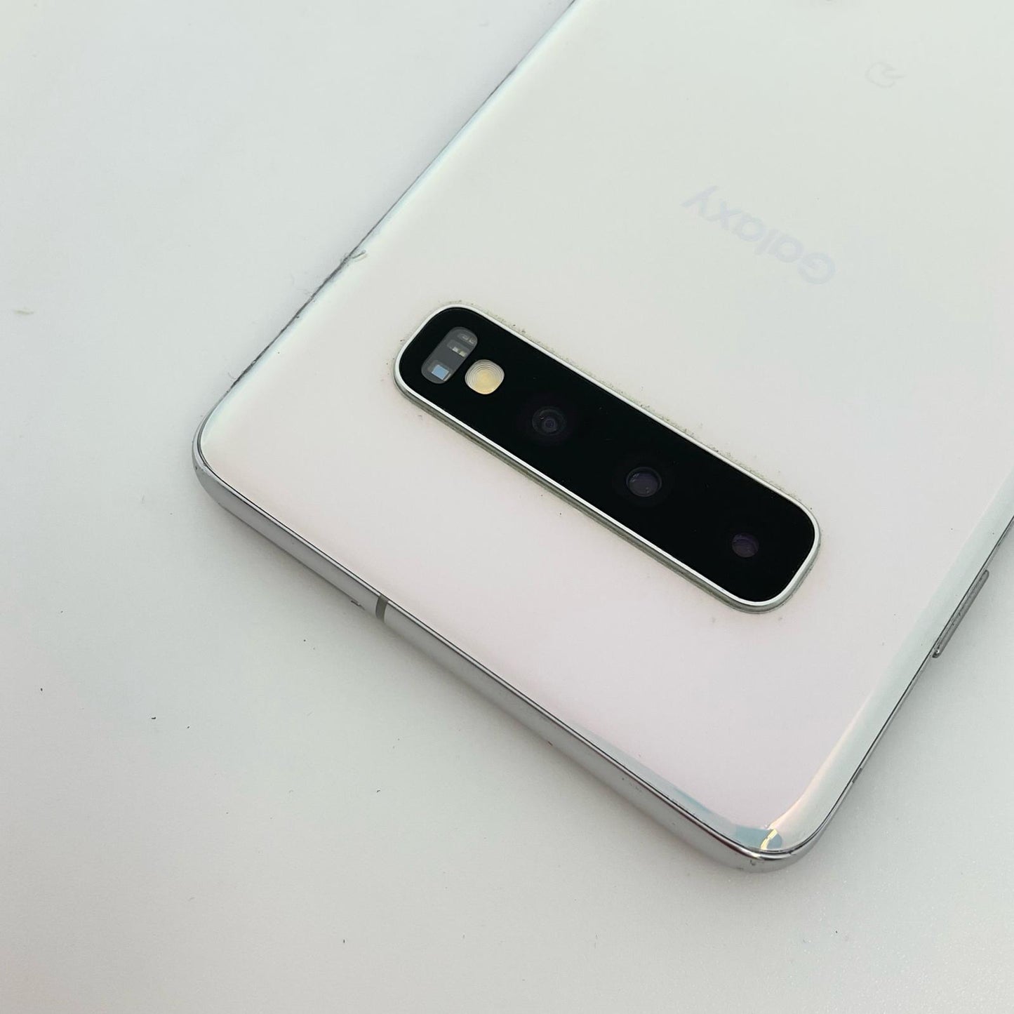 【最速発送】SAMSUNG Galaxy S10 128GB プリズムホワイト au SCV41 白ロム【難有】