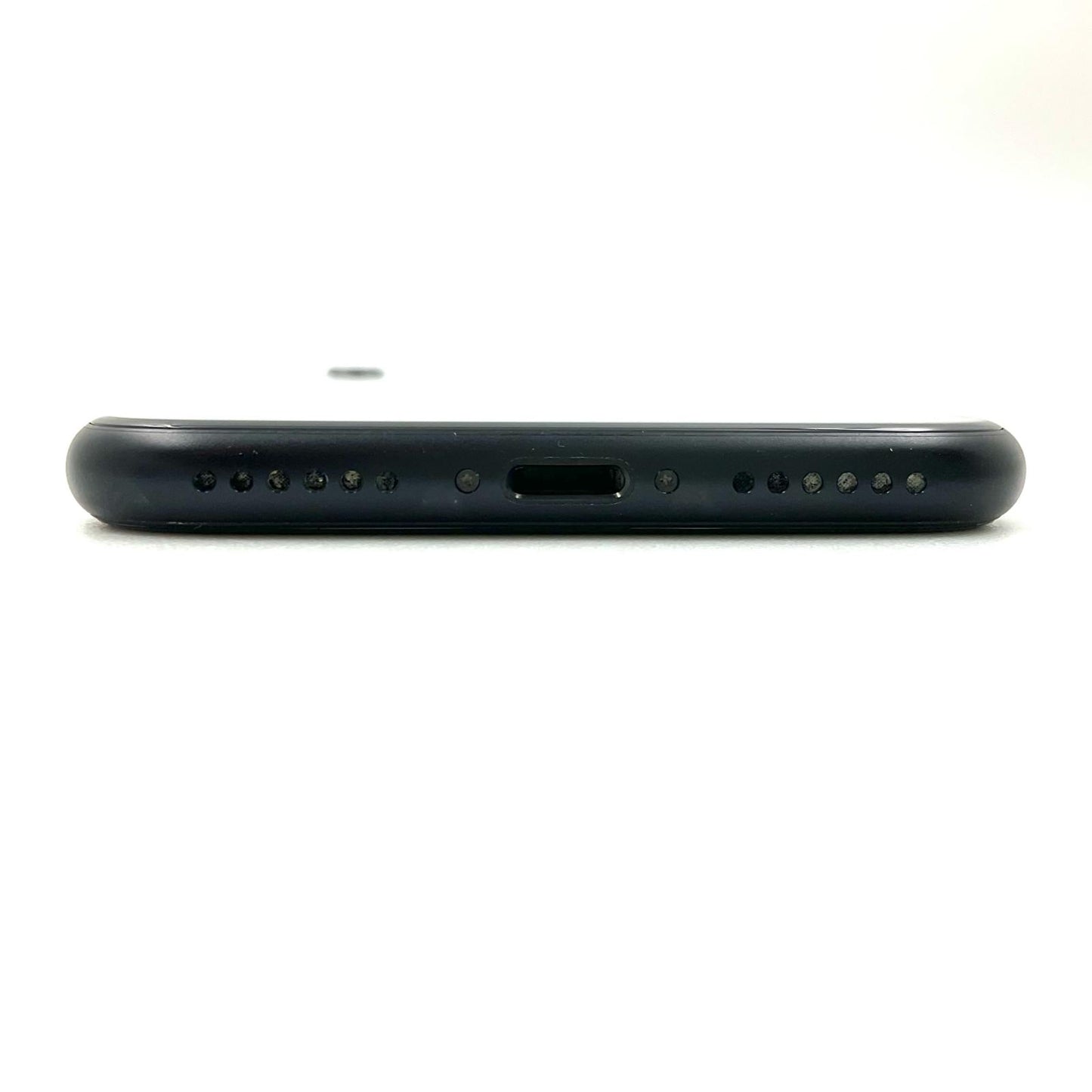 【全額返金保証】【最速発送】Apple iPhone iPhone SE（第2世代） 64GB ブラック au 白ロム 動作確認済 81%