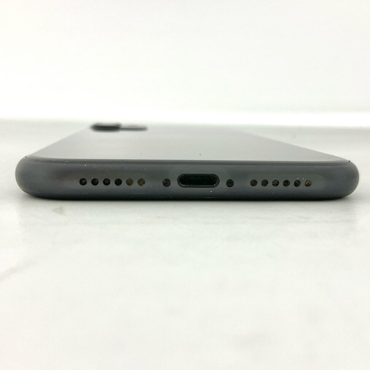 【全額返金保証】【最速発送】Apple iPhone iPhone 11 64GB ブラック Softbank 白ロム 動作確認済 71%