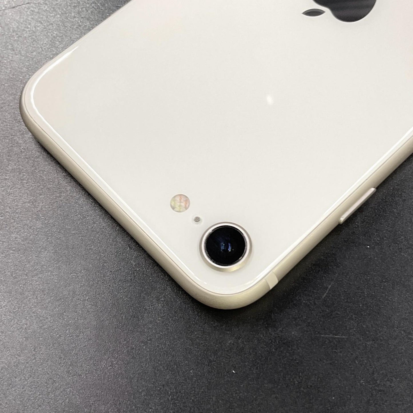 【全額返金保証】【最速発送】Apple iPhone iPhone SE（第3世代） 64GB スターライト au 白ロム 超美品 動作確認済 96%